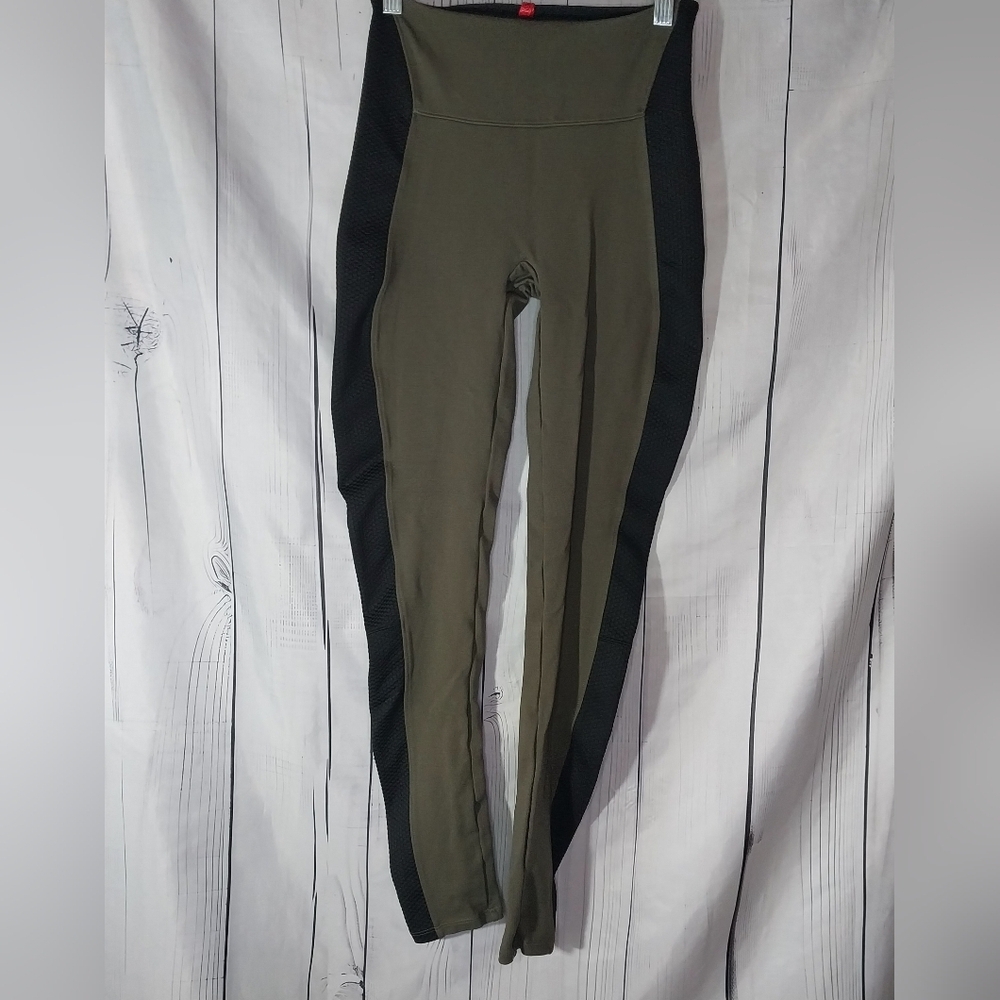 SPANX High-Rise Textured Panel High-Waisted Olive and Black Workout Leggings